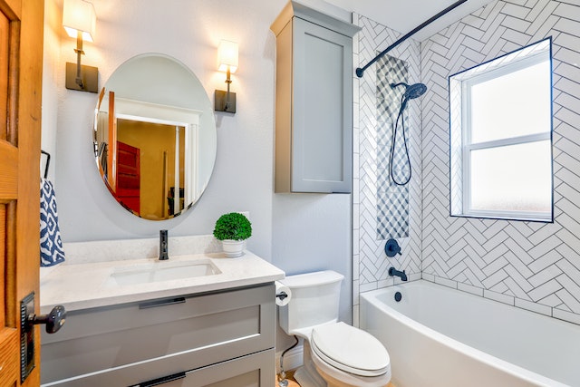 Co lepiej sprawdzi się w łazience — glazura czy terakota?